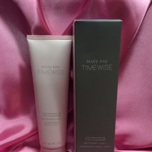 Comb/Oil TimeWise Age Minimize 3D 4-In-1 Cleanser